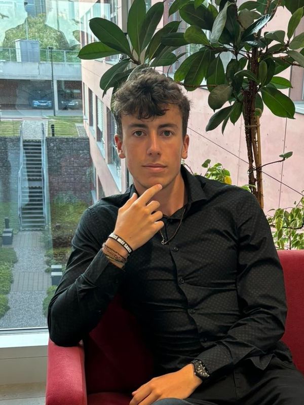 resume profile picture